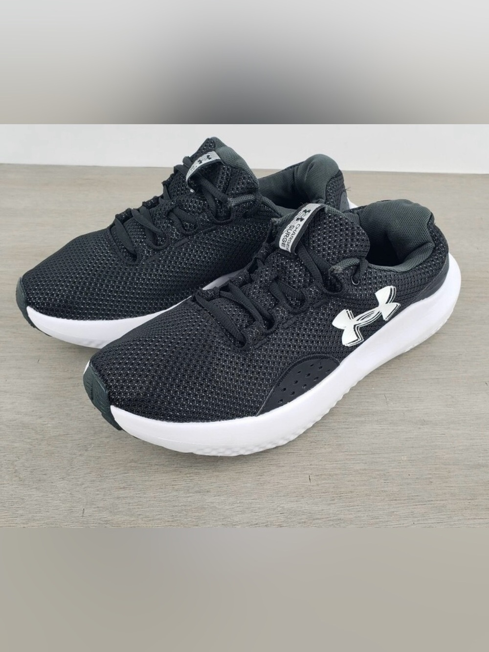 Under Armour Women's Black White Athletic Running Shoes size 9